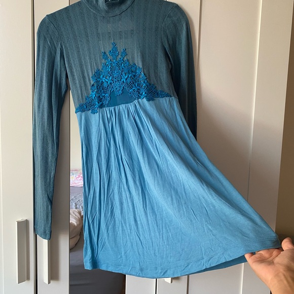 FREE PEOPLE Vintage Top Long Sleeve Keyhole Back front Lace Detail Size S - Picture 6 of 12